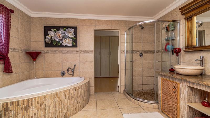 5 Bedroom Property for Sale in Village On Sea Western Cape